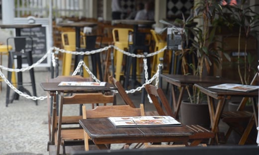 Bares e restaurantes perdem R$ 25 milhões com pane no WhatsApp