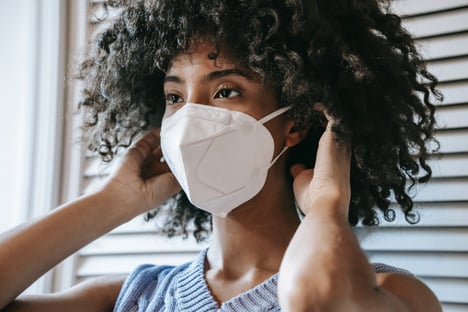CDC dos EUA reverte orientação e recomenda máscara para vacinados em lugares fechados