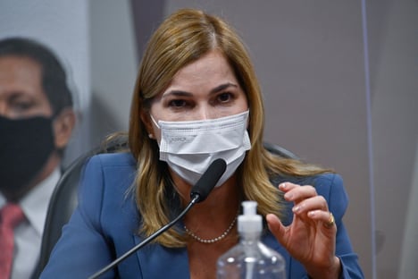 Capitã Cloroquina sugeriu TrateCov quando ministério já discutia vacinação nos estados