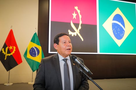 Vice-Presidência: Universal em Angola é “tema privado que repercute na sociedade brasileira”