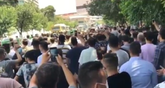 Tiros contra manifestantes não inibem protestos no Irã