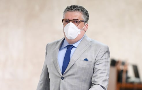 Diretor do FIB Bank admite que Tolentino representa companhias que compõem capital da empresa