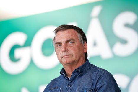 Bolsonaro sanciona, com vetos, quebra de patentes de vacinas