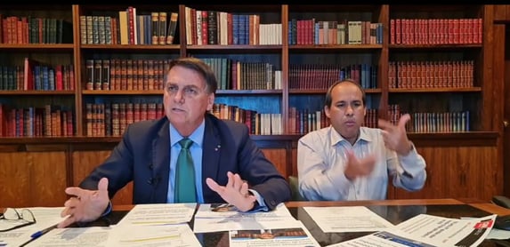 Em live, Bolsonaro personaliza ataque a Barroso e culpa imprensa por reação de Fux