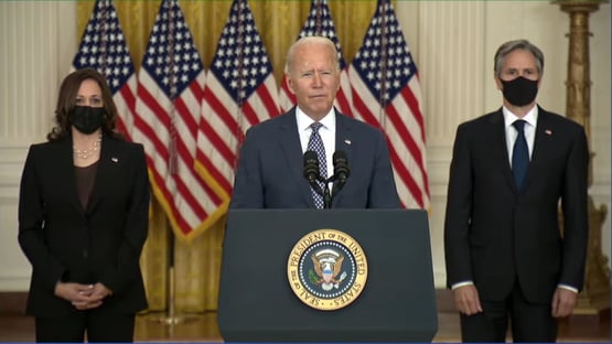 Biden promete trazer de volta qualquer americano que queira voltar do Afeganistão