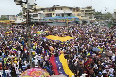 Oposição decide participar de eleições na Venezuela