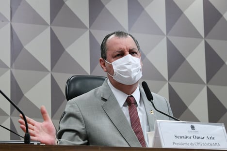 “O senhor não é mais honesto que os senadores”, diz Omar a Hang