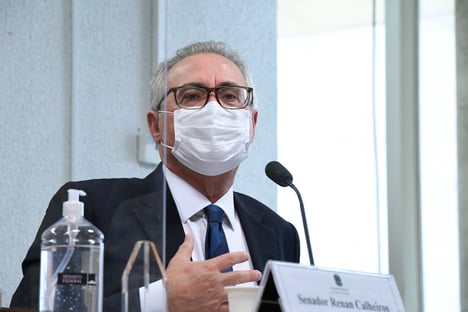 Renan Calheiros decide adiar entrega de relatório final da CPI da Covid