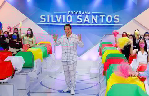 Silvio Santos de pijama