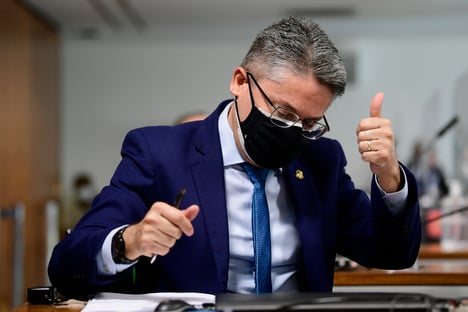 Senador quer suspender MP golpista