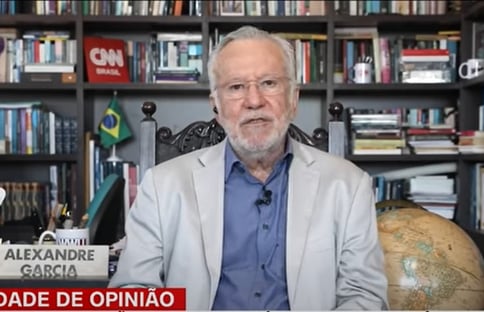 CNN desmente ao vivo fake news de Alexandre Garcia sobre vacinação