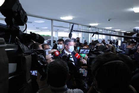 Lira quer votar IR e dividendos amanhã