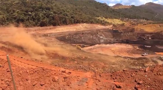 Barragem da Itaminas se rompe em Sarzedo, MG