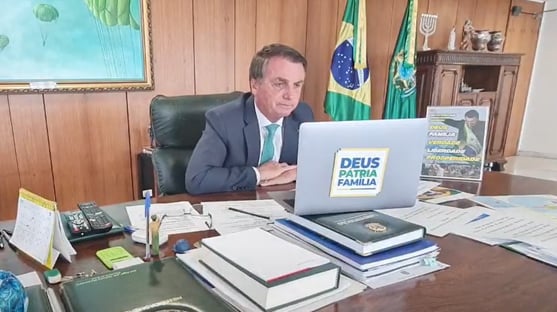 Bolsonaro volta a mentir sobre vacinas: “Coronavac continua sendo experimental”