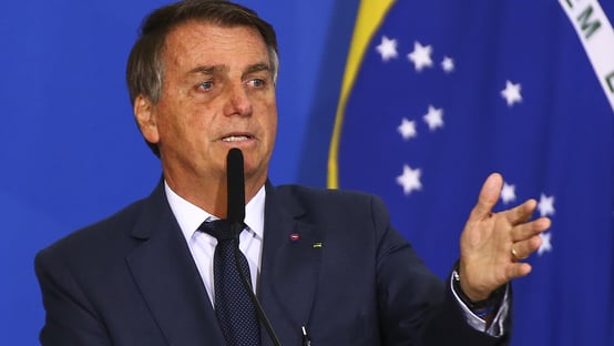 Após orientação da Anvisa, Bolsonaro cancela viagem e fará reunião virtual