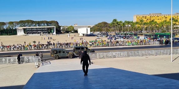 A parada militar bananeira de Bolsonaro foi um fiasco