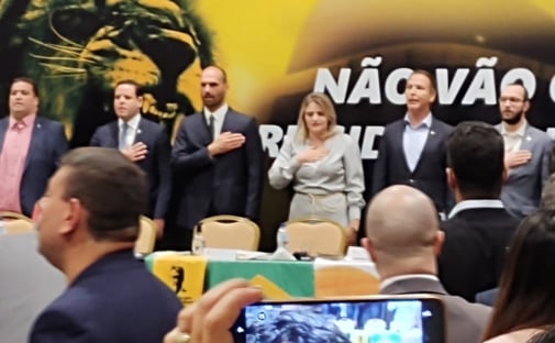 Eduardo Bolsonaro enterra a pauta econômica