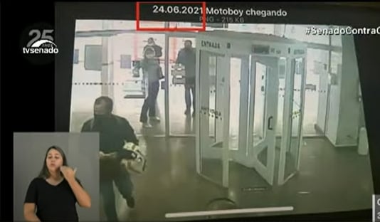 CPI exibe imagens de motoboy em agência na hora em que foram pagos boletos de Dias