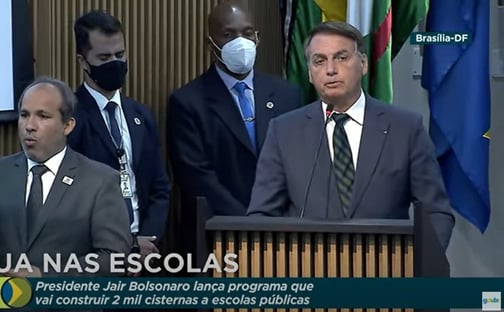 “Teremos uma farsa no ano que vem?”, questiona Bolsonaro, sobre eleições