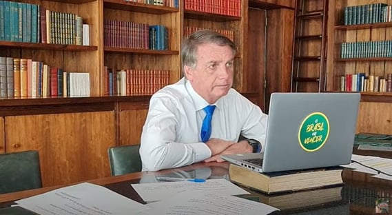 Bolsonaro assina nota com lema do integralismo