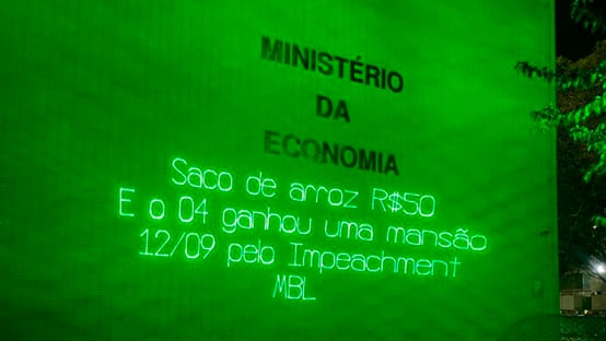 MBL faz chacota com Bolsonaro: “E o 04 ganhou uma mansão”