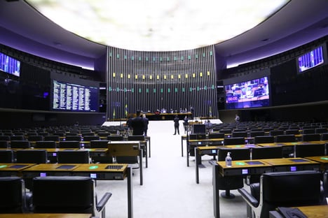 Centrão tenta convencer Lira a adotar votação semipresencial na PEC dos Precatórios