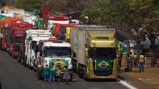 Bolsonaro usa os caminhoneiros para atacar o STF