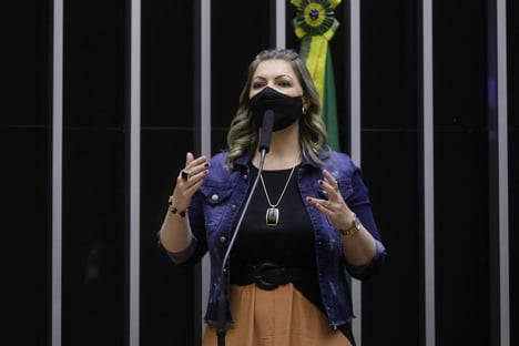 Moraes autoriza compartilhar quebra de sigilo de deputada bolsonarista