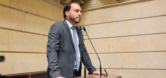 CPI da Covid: Renan avisa que vai pedir o indiciamento de Eduardo Bolsonaro e Carluxo