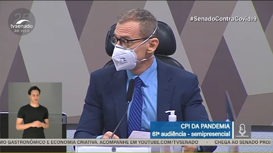 Emocionado, senador expõe mensagem homofóbica de Fakhoury, que pede desculpas