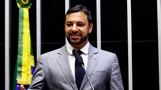 Deputado bolsonarista é acusado de atrapalhar a CPI