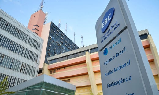 Ex-assessor de Jair e Eduardo Bolsonaro ganha cargo na EBC