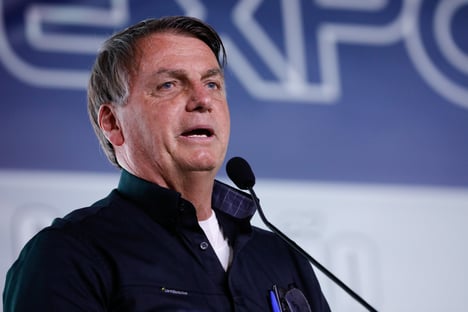 PGR recebe representação contra Bolsonaro por promover armas com crianças
