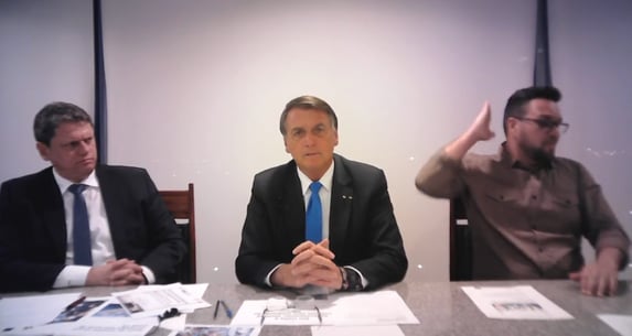Bolsonaro defende fundo regulador para combustíveis com lucro da Petrobras
