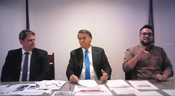 Em live, Bolsonaro mente ao dizer que Brasil é país que menos sofre com inflação