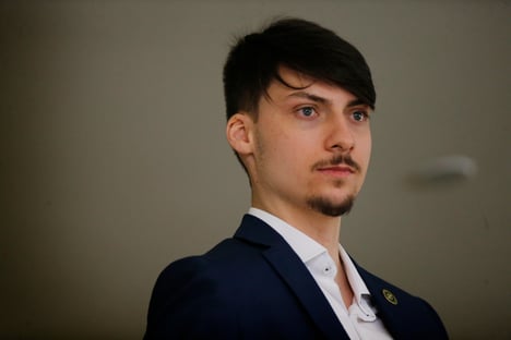 Em referência a Jair Renan, Aziz afirma que “só marginal” chama arma de fogo de brinquedo