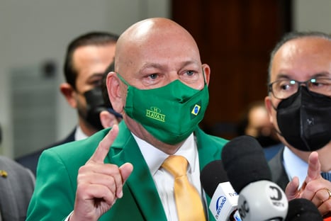 Hang afirma a aliados que topa ser candidato em 2022