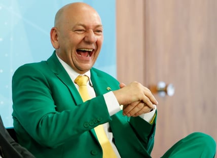 Twitter restabelece conta de Luciano Hang
