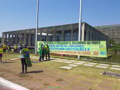 Manifestantes aguardam “alguma atitude” de Bolsonaro para desocupar Esplanada