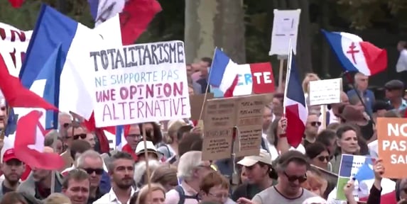França tem 9° fim de semana consecutivo de protestos contra “passe sanitário”