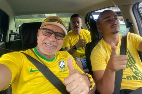 Queiroz participa de ato pró-Bolsonaro no Rio