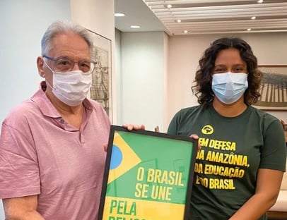 A esquerda ataca a presidente da UNE