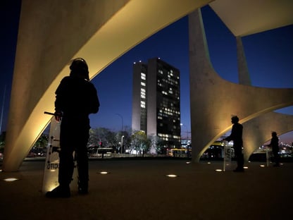 Câmara derruba quarentena do Código Eleitoral para policiais e militares