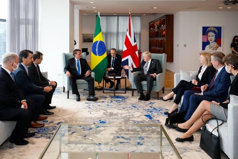 Em reunião, Boris Johnson pergunta se Bolsonaro tomou vacina
