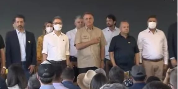Foco do orçamento secreto, entrega de tratores tem presença de Bolsonaro