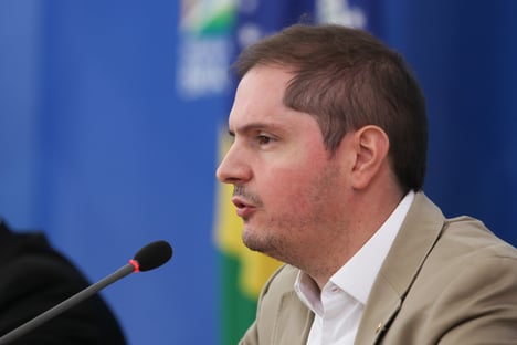 Saldo de empregos em 2020 é quase metade do que o anunciado em janeiro