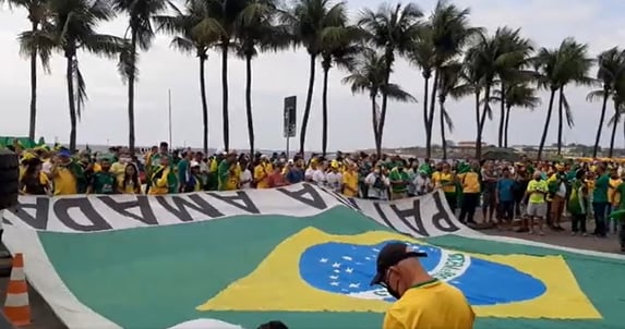 Bolsonaristas se reúnem em Copacabana para ato de 7 de Setembro