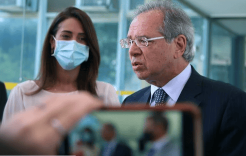 Ministros apelam por mais tempo antes de adesão do centro ao impeachment de Bolsonaro