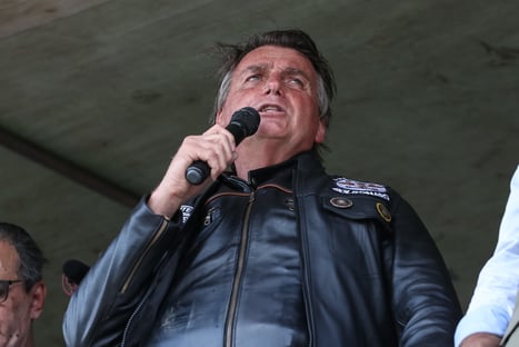 Bolsonaro assina MP “urgente” sobre moderação de conteúdo nas redes sociais