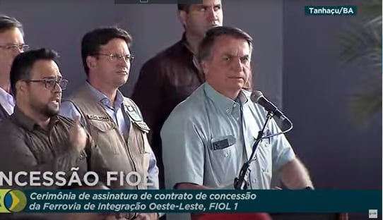 Bolsonaro diz que poderá jogar “fora das quatro linhas” da Constituição